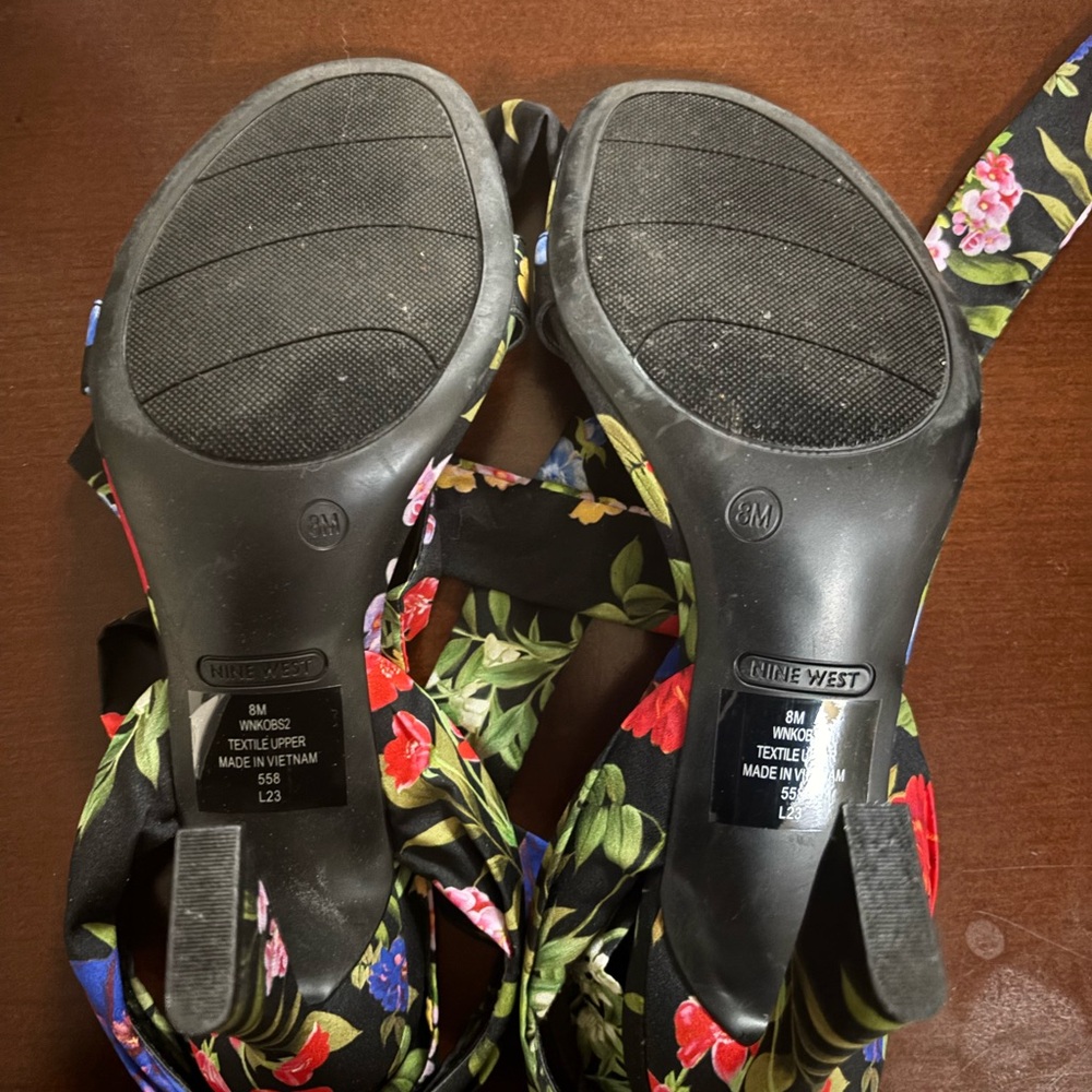 Nine West Black Floral Heels - Size 8, Worn Once - Picture 4 of 5